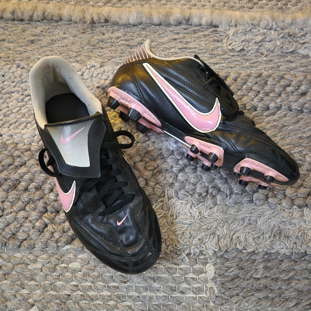 Women's Nike Soccer Cleats 8.5